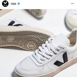 NWOT VEJA V-10 Sneakers